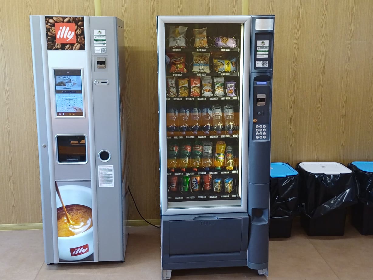 I distributori automatici: macchina del caffè e distributore di bibite e snack